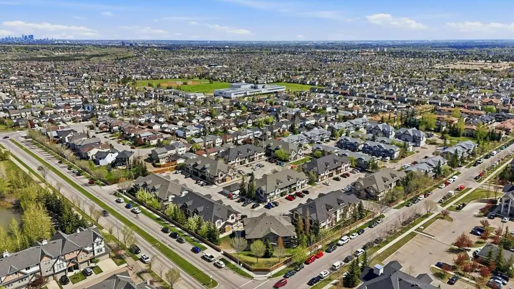 31 Everridge Square SW Calgary AB T2Y 5J7