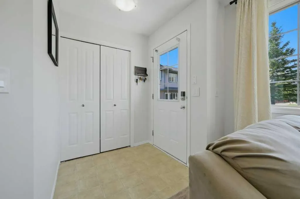 31 Everridge Square SW Calgary AB T2Y 5J7
