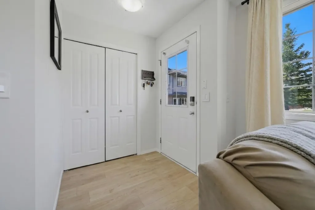 31 Everridge Square SW Calgary AB T2Y 5J7
