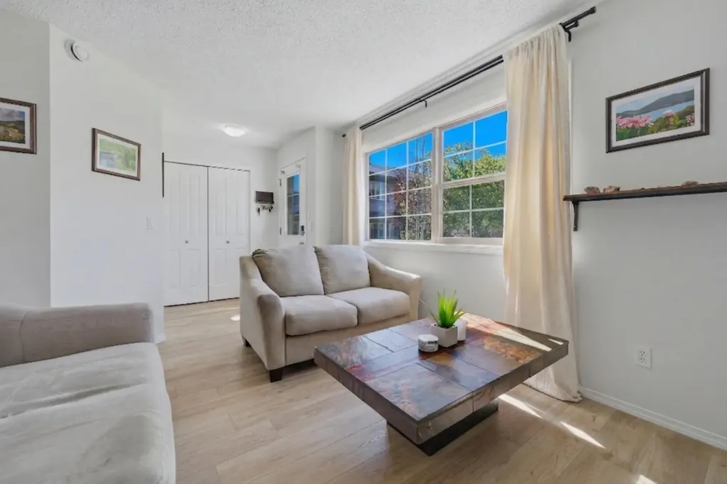 31 Everridge Square SW Calgary AB T2Y 5J7