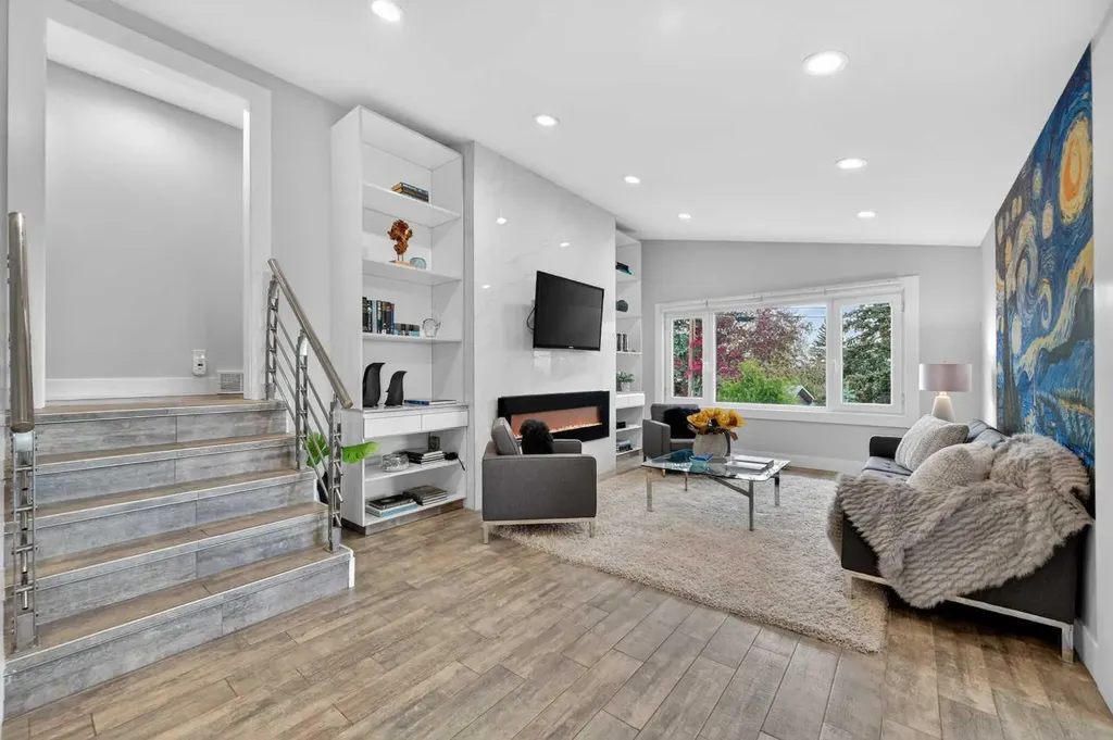 11 Selkirk Drive SW Calgary AB T2W 0M3