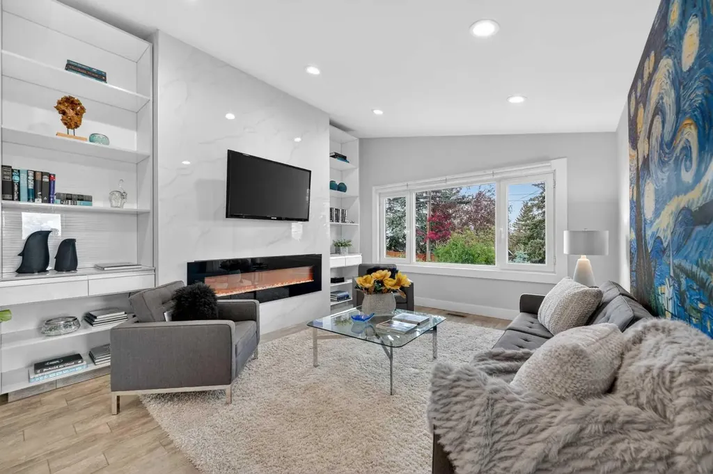 11 Selkirk Drive SW Calgary AB T2W 0M3
