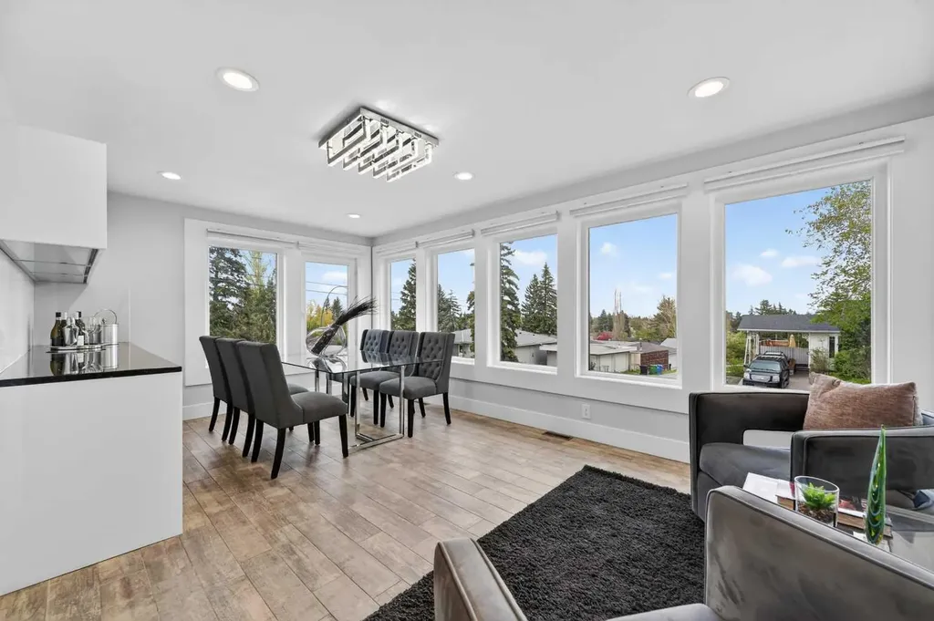 11 Selkirk Drive SW Calgary AB T2W 0M3