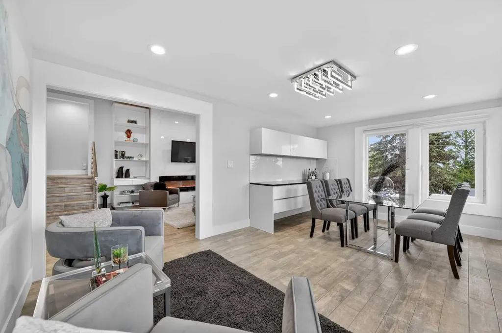 11 Selkirk Drive SW Calgary AB T2W 0M3