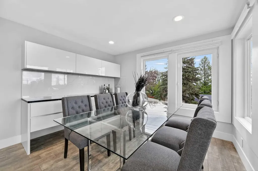 11 Selkirk Drive SW Calgary AB T2W 0M3