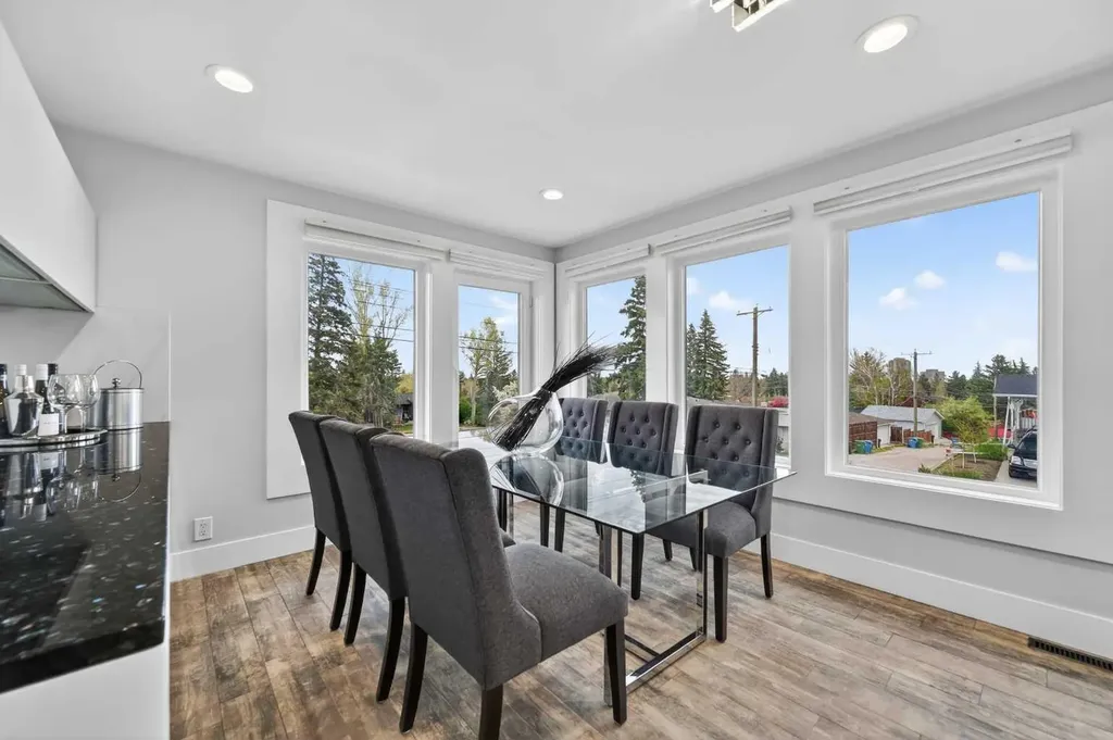11 Selkirk Drive SW Calgary AB T2W 0M3