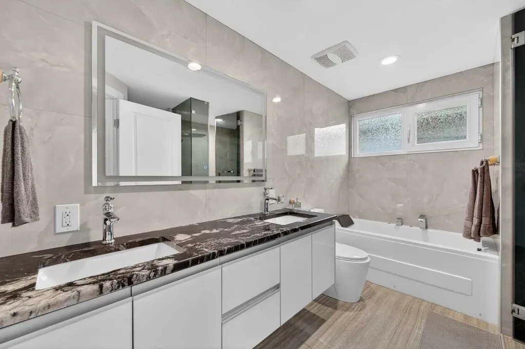 11 Selkirk Drive SW Calgary AB T2W 0M3