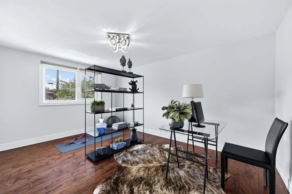11 Selkirk Drive SW Calgary AB T2W 0M3
