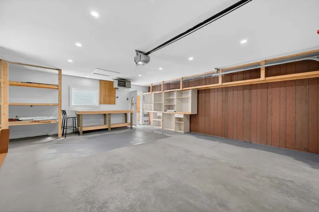 11 Selkirk Drive SW Calgary AB T2W 0M3