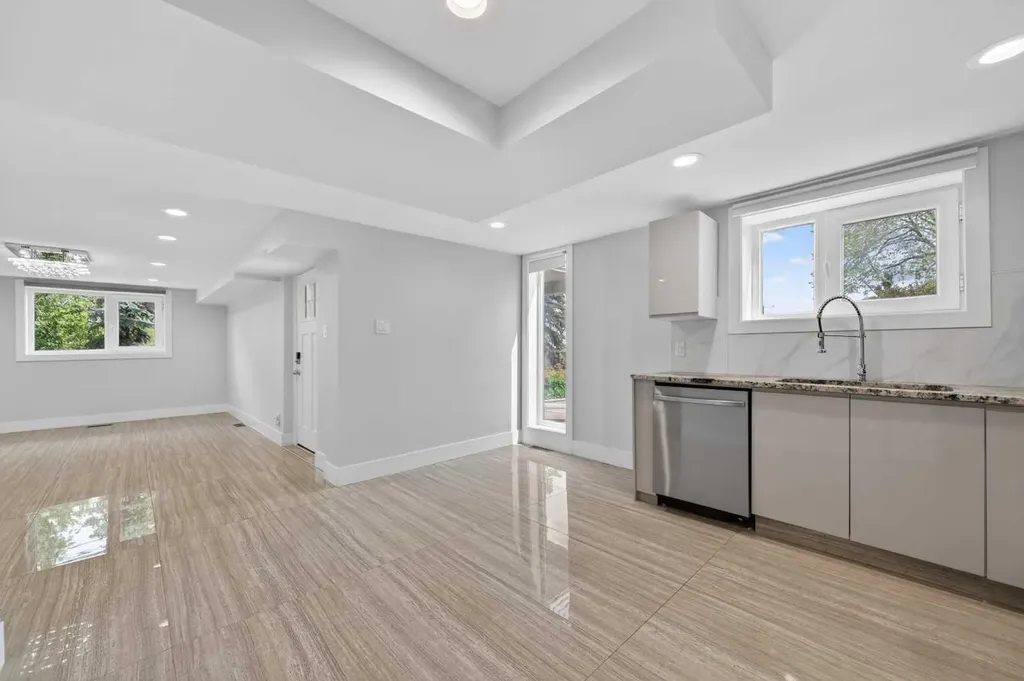 11 Selkirk Drive SW Calgary AB T2W 0M3