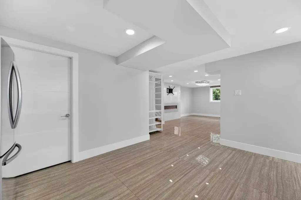 11 Selkirk Drive SW Calgary AB T2W 0M3