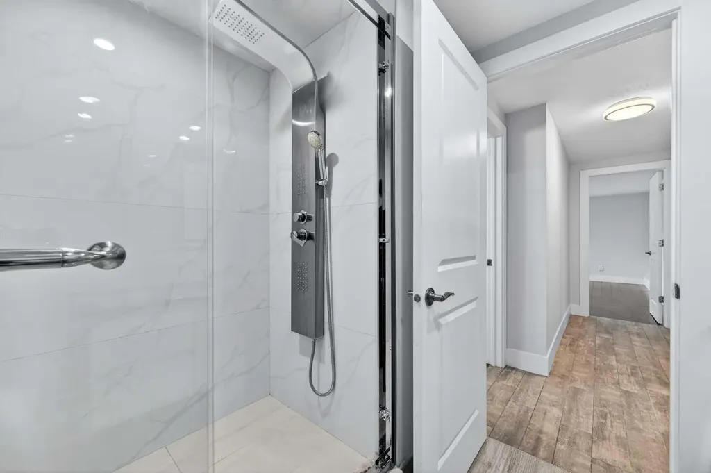 11 Selkirk Drive SW Calgary AB T2W 0M3