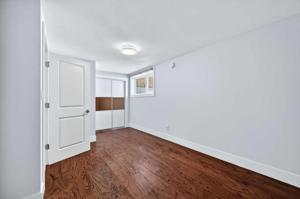 11 Selkirk Drive SW Calgary AB T2W 0M3