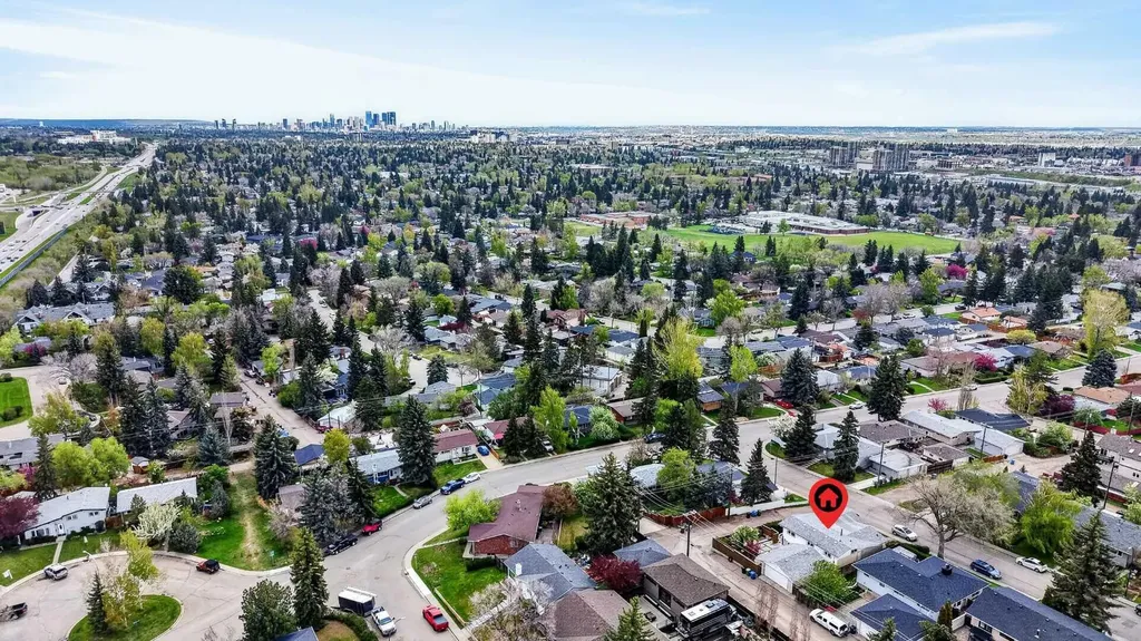 11 Selkirk Drive SW Calgary AB T2W 0M3