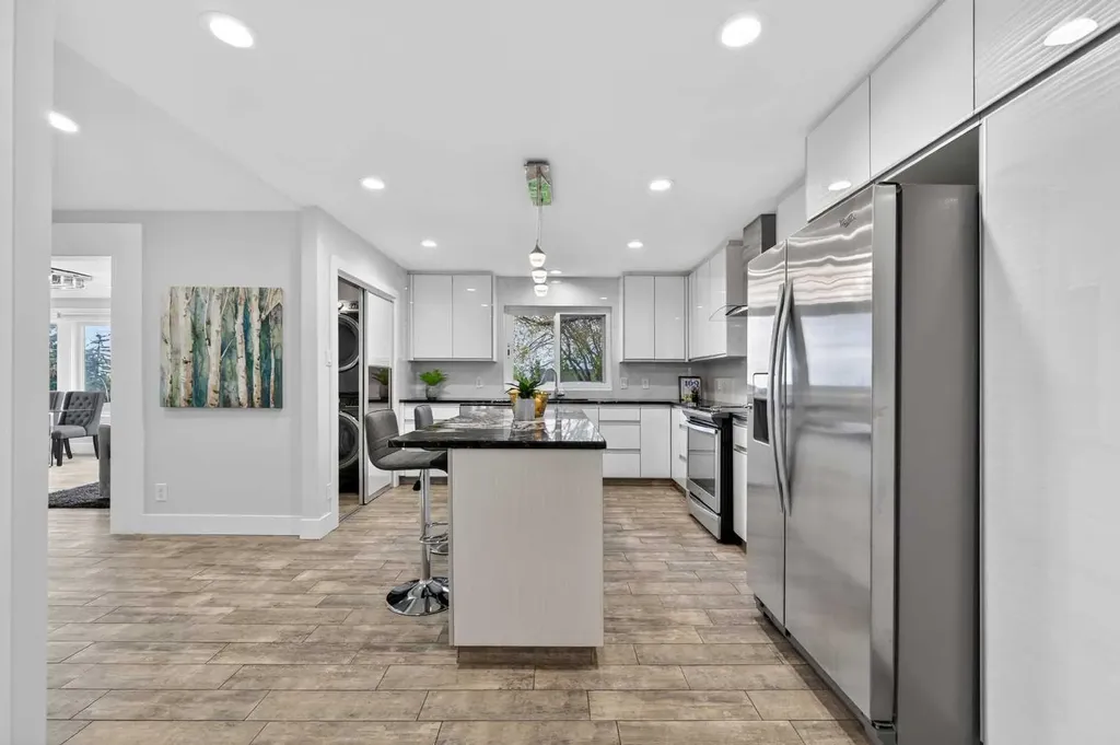 11 Selkirk Drive SW Calgary AB T2W 0M3