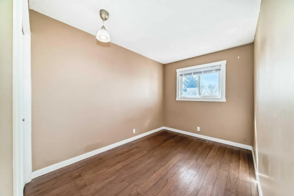 5 Falchurch Road NE Calgary AB T3J 1G6