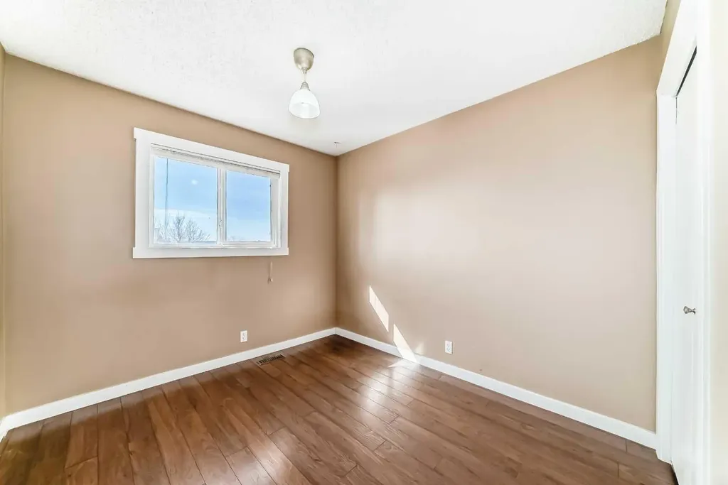 5 Falchurch Road NE Calgary AB T3J 1G6