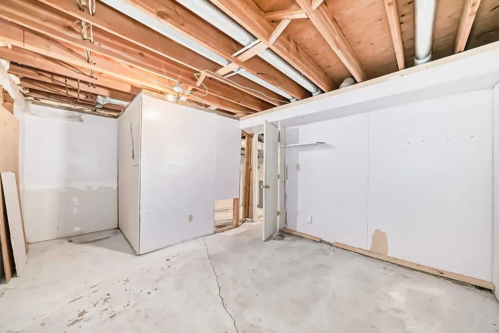 5 Falchurch Road NE Calgary AB T3J 1G6