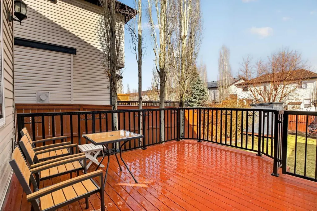 239 Cranarch Landing SE Calgary AB T3M0Z7