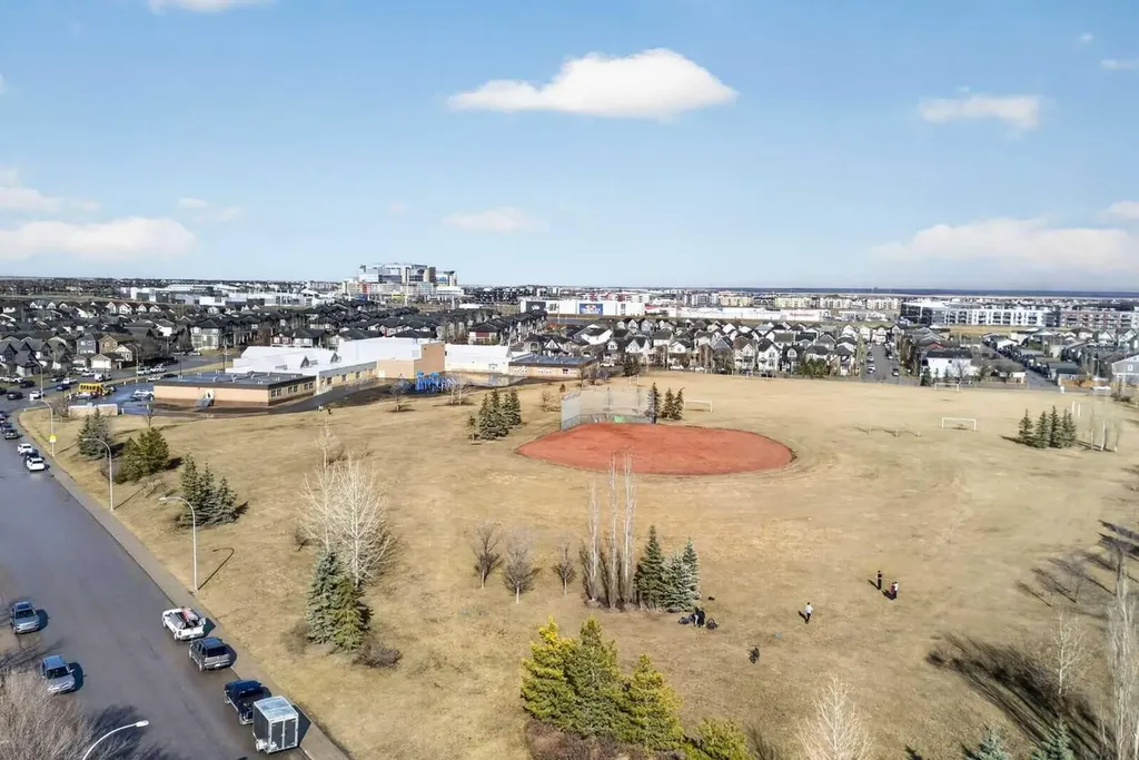 239 Cranarch Landing SE Calgary AB T3M0Z7