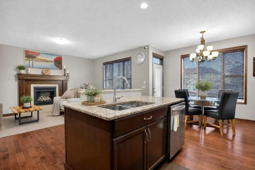 239 Cranarch Landing SE Calgary AB T3M0Z7