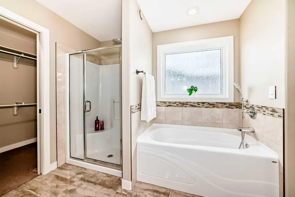 153 Van Slyke Way Red Deer AB T4R 0N7