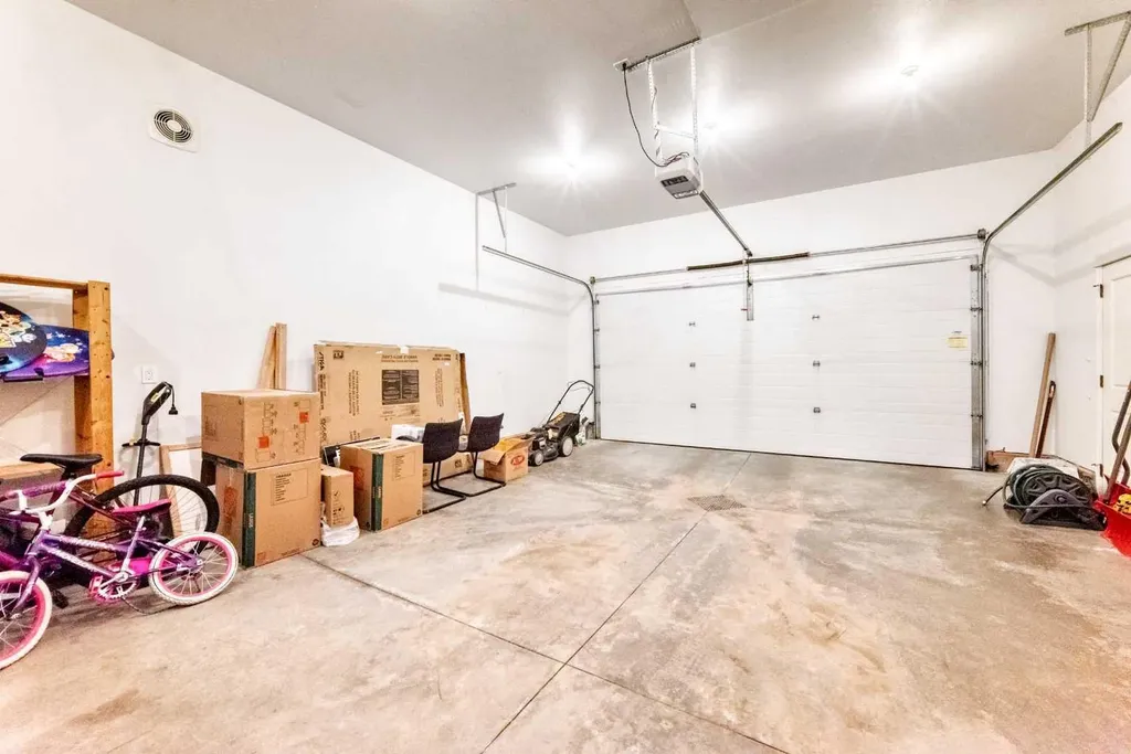153 Van Slyke Way Red Deer AB T4R 0N7