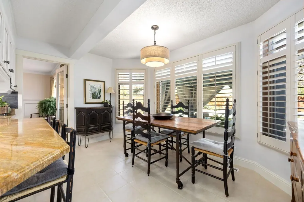 51 Woodridge Close SW Calgary AB T2W 5M2