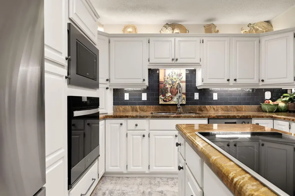 51 Woodridge Close SW Calgary AB T2W 5M2