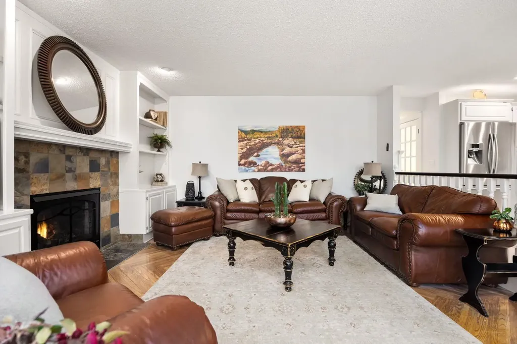 51 Woodridge Close SW Calgary AB T2W 5M2