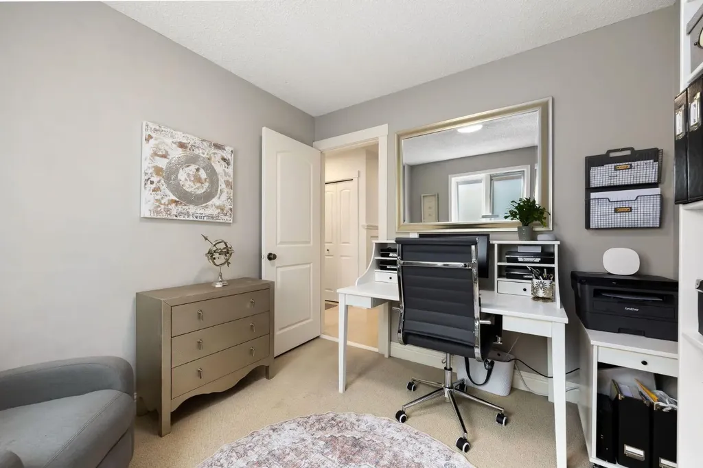 51 Woodridge Close SW Calgary AB T2W 5M2
