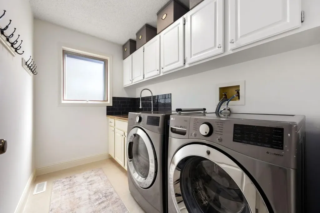 51 Woodridge Close SW Calgary AB T2W 5M2