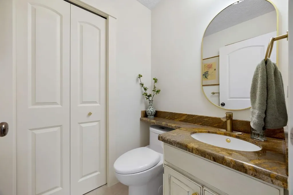 51 Woodridge Close SW Calgary AB T2W 5M2