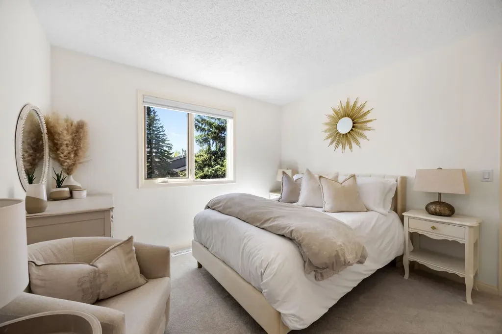 51 Woodridge Close SW Calgary AB T2W 5M2