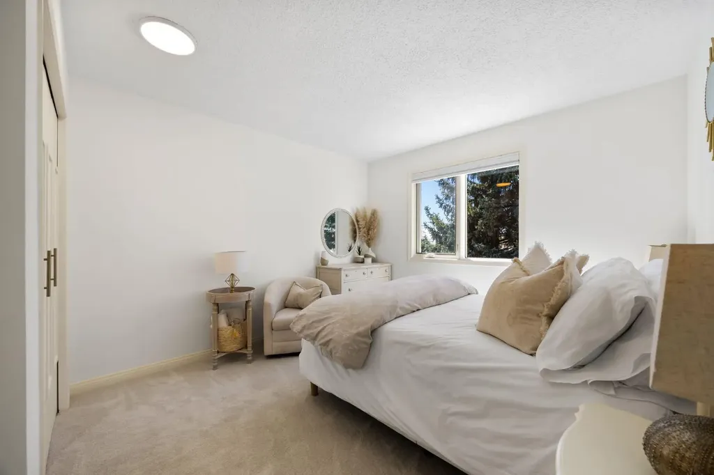 51 Woodridge Close SW Calgary AB T2W 5M2