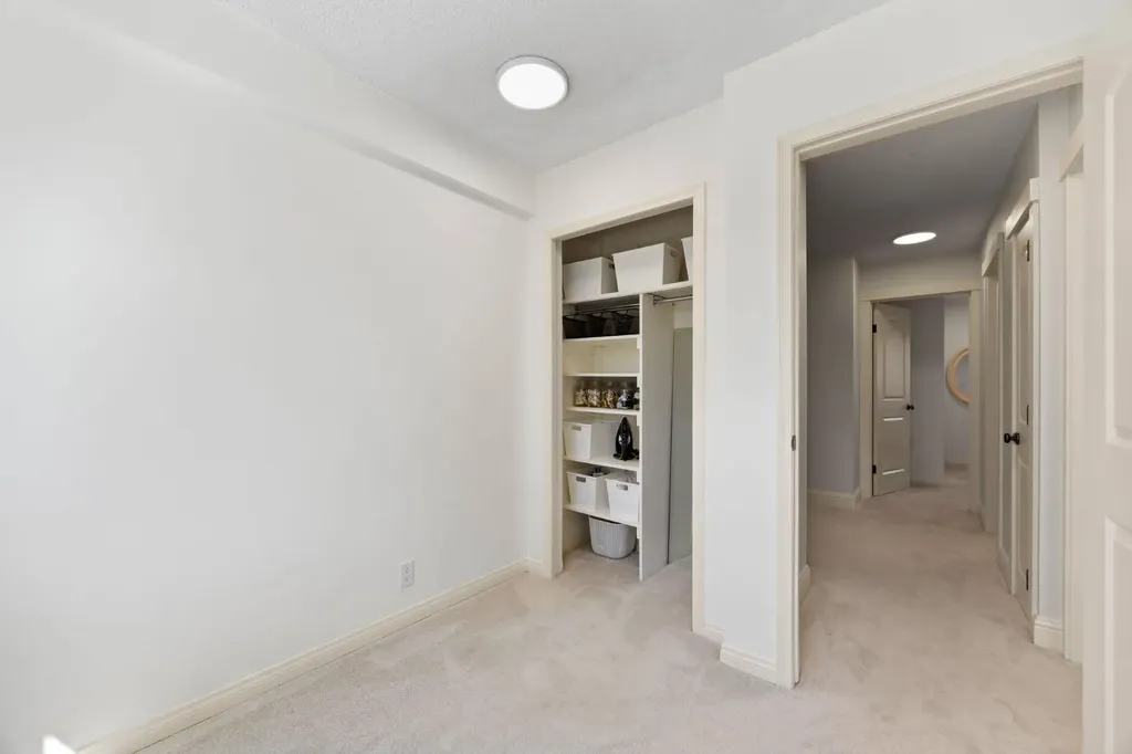 51 Woodridge Close SW Calgary AB T2W 5M2