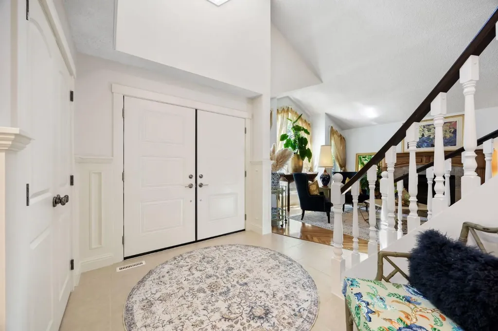 51 Woodridge Close SW Calgary AB T2W 5M2