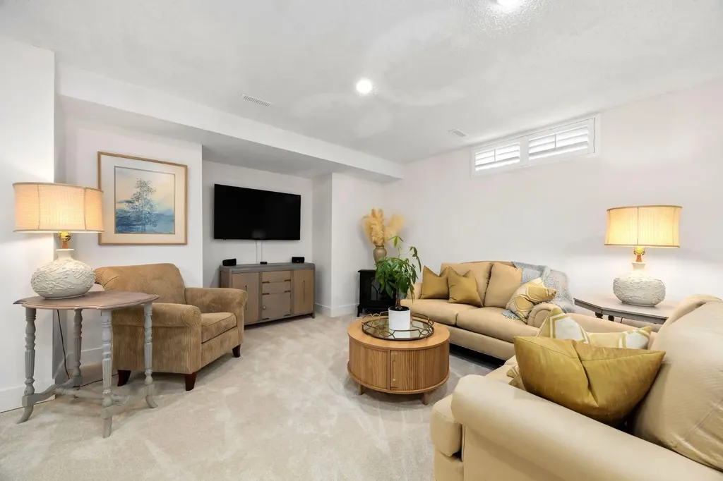 51 Woodridge Close SW Calgary AB T2W 5M2