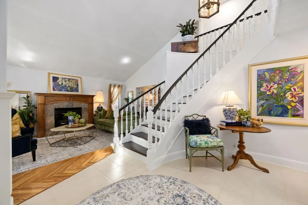 51 Woodridge Close SW Calgary AB T2W 5M2