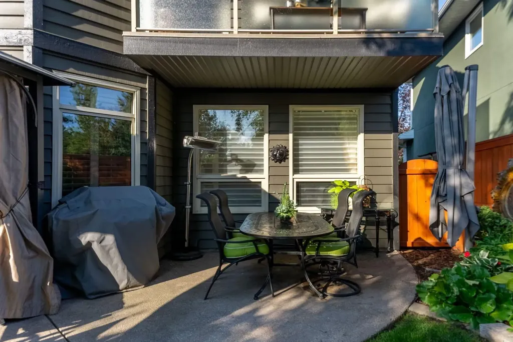 51 Woodridge Close SW Calgary AB T2W 5M2