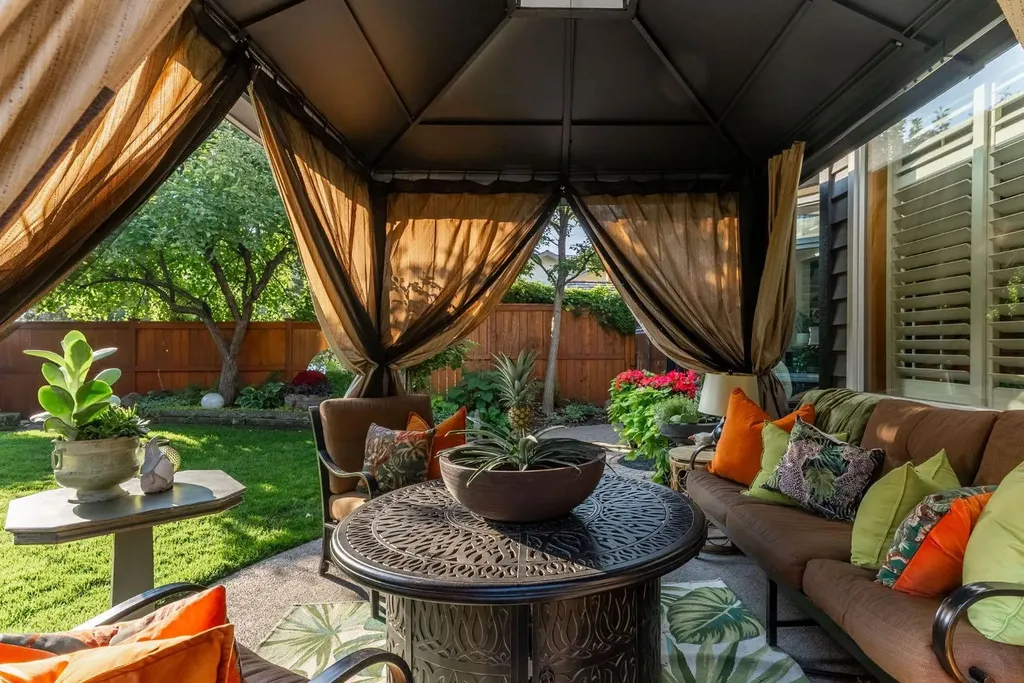 51 Woodridge Close SW Calgary AB T2W 5M2