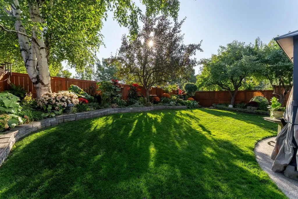 51 Woodridge Close SW Calgary AB T2W 5M2