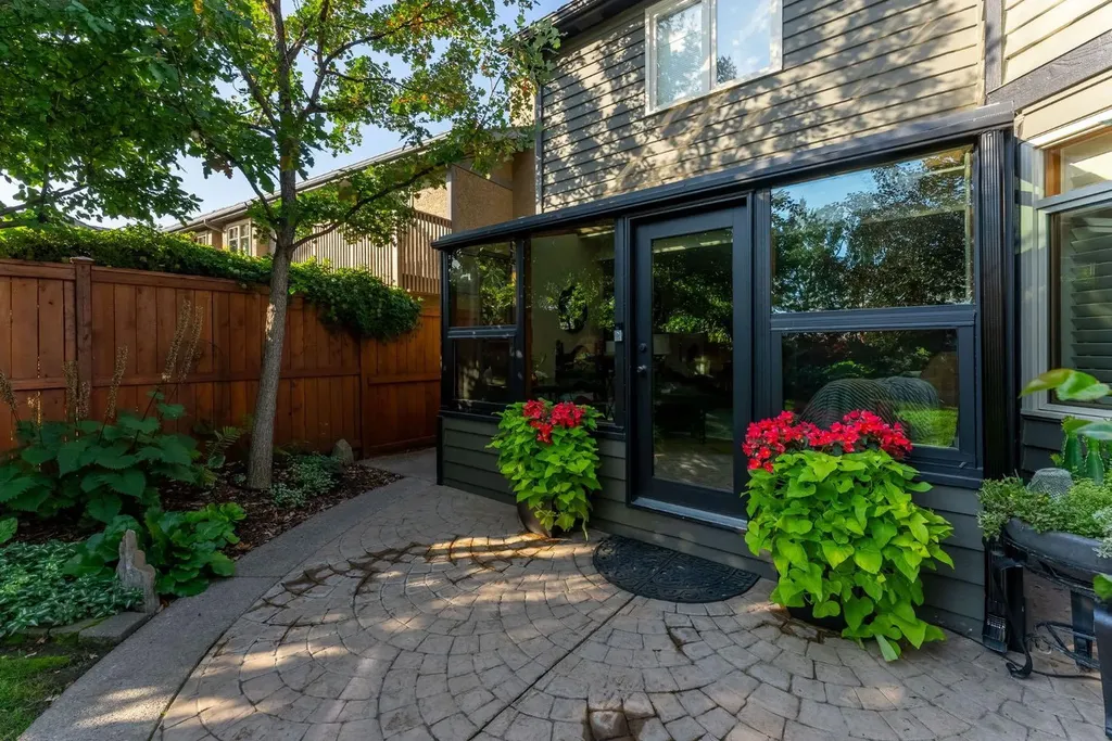 51 Woodridge Close SW Calgary AB T2W 5M2