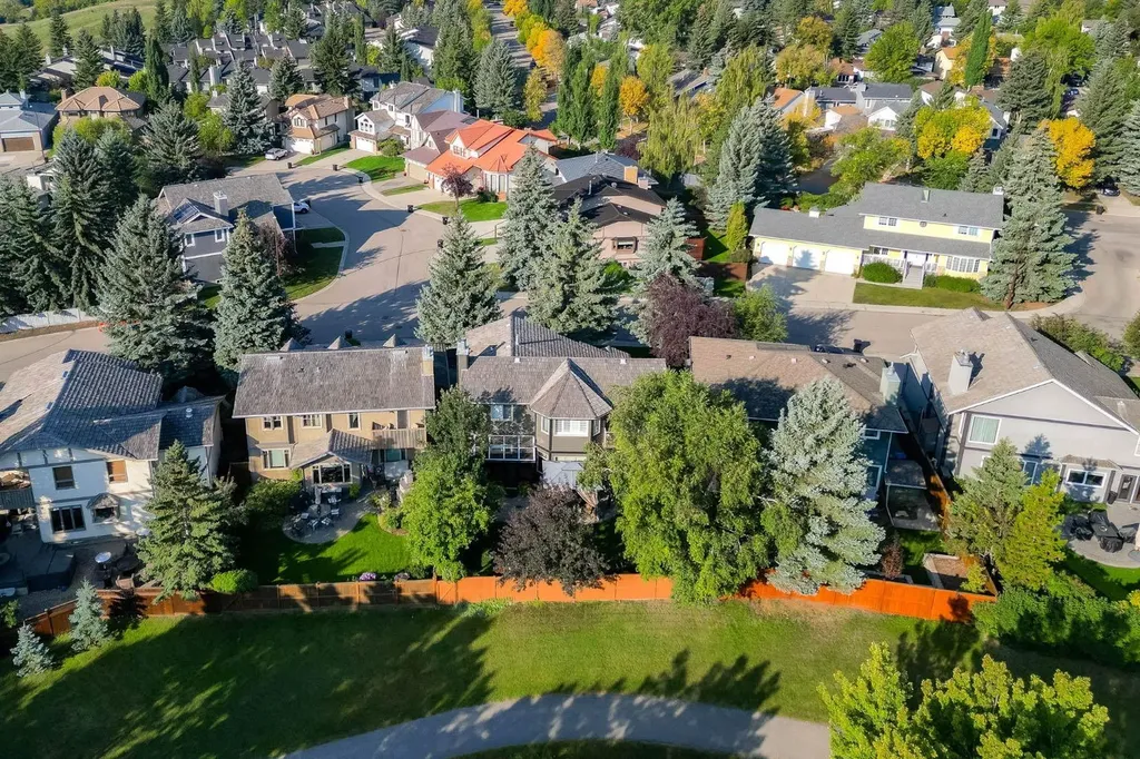 51 Woodridge Close SW Calgary AB T2W 5M2