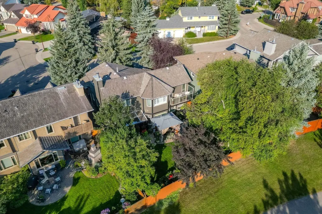 51 Woodridge Close SW Calgary AB T2W 5M2