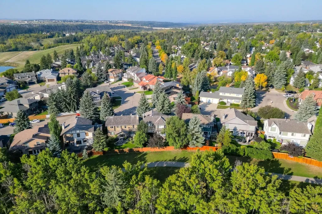 51 Woodridge Close SW Calgary AB T2W 5M2