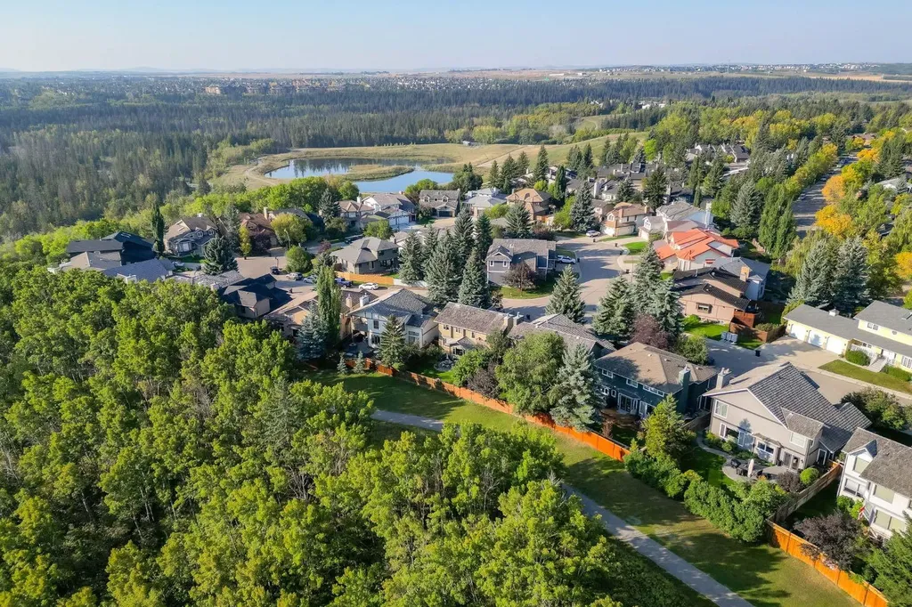 51 Woodridge Close SW Calgary AB T2W 5M2