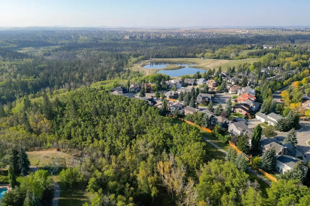 51 Woodridge Close SW Calgary AB T2W 5M2