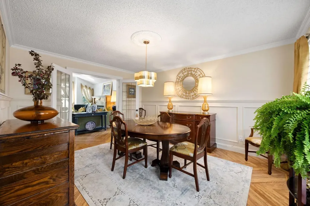 51 Woodridge Close SW Calgary AB T2W 5M2
