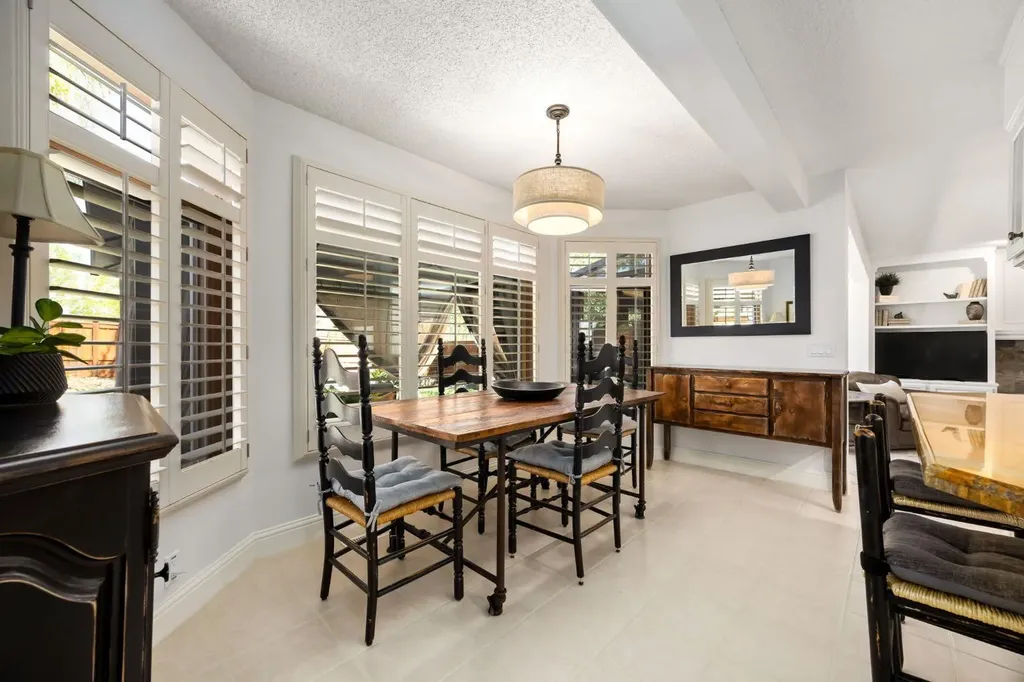 51 Woodridge Close SW Calgary AB T2W 5M2